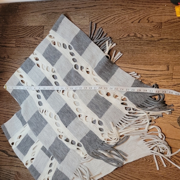 Poncho - Picture 2 of 2